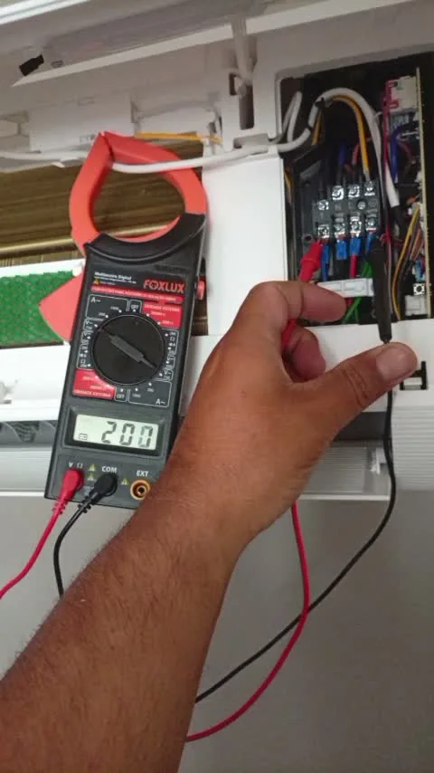 Testes elétricos no equipamento